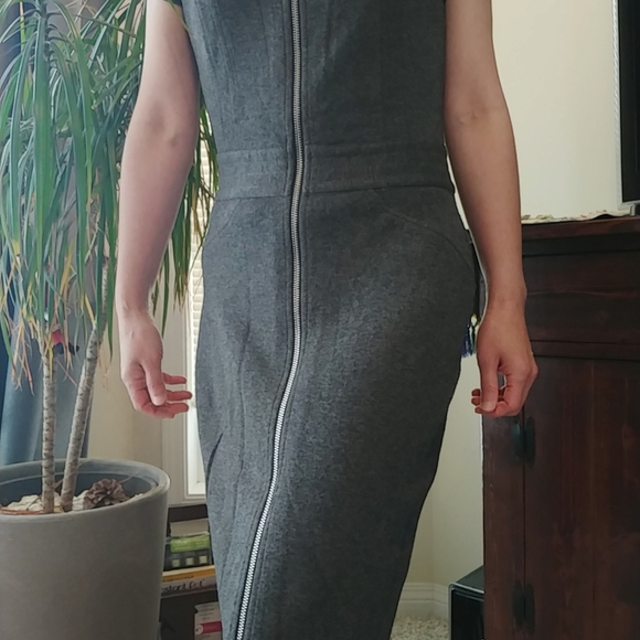 Dress - Picture 4 of 5